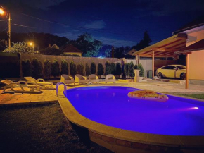 Mika’s Poolhouse